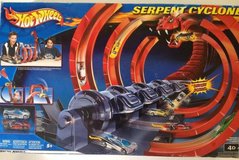 3 HOT WHEELS SETS: Serpent Cyclone Motorized Racetrack; Turbo Jet City; Cyborg City in Lackland AFB, Texas