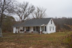 Country home on 32 acres. in Clarksville, Tennessee