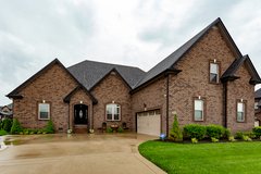 All brick one level home with enormous bonus room. in Fort Campbell, Kentucky