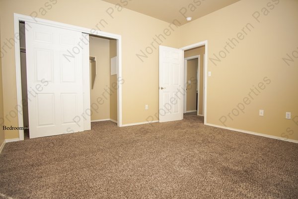 2 BDR Open Concept Lower Valley Apt! in REmilitary