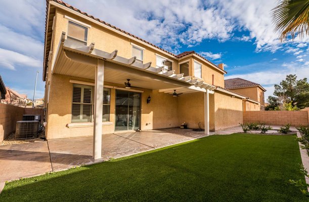 STUNNING 5 BEDROOM HOME WITH A CASITA, LOCATED IN in REmilitary
