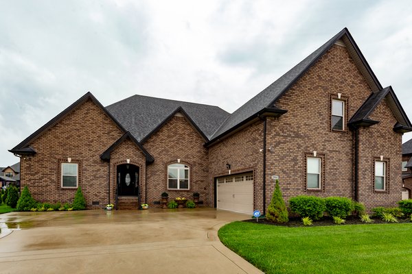 All brick one level home with enormous bonus room. in REmilitary