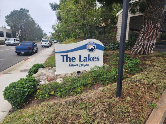 The Lakes Community. 2nd Story 1b1bth Condo in CV in REmilitary