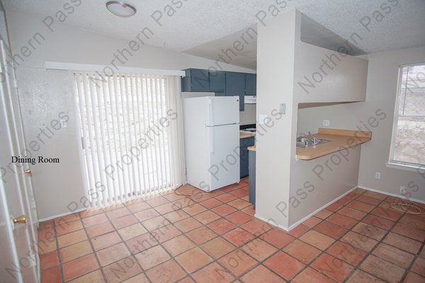 Cozy 2 BDR Apartment Near Resler! in REmilitary