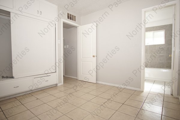 Cozy 1 BDR Apartment in Central! in REmilitary