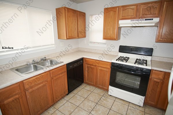 2 Bedroom Apt. w/Ref AC!! 2 Weeks Free Rent! in REmilitary