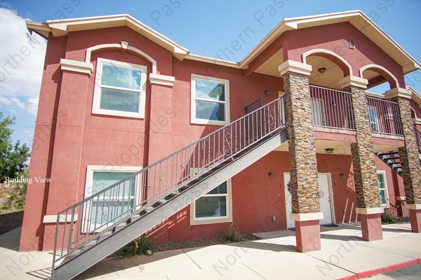 2 BDR Open Concept Lower Valley Apt! in REmilitary