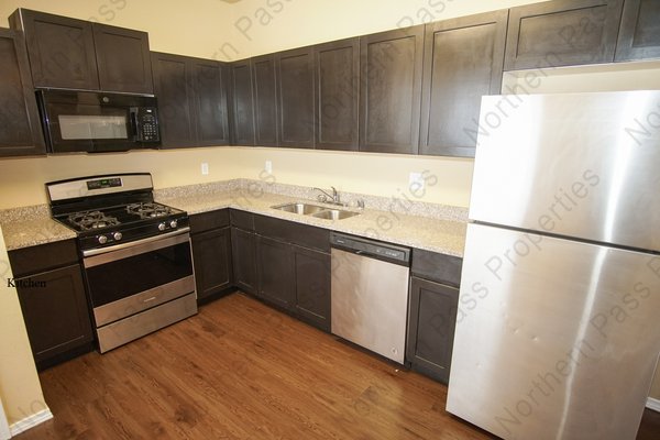 2 BDR Open Concept Lower Valley Apt! in REmilitary