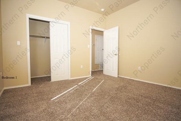 2 BDR Open Concept Lower Valley Apt! in REmilitary