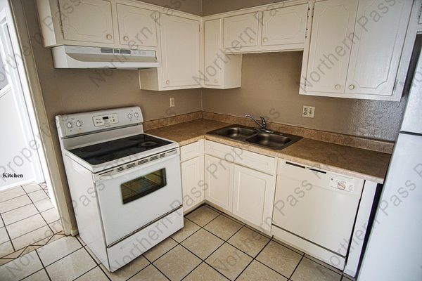 2 Bedroom Westside Apartment! w/ Water Included! in REmilitary