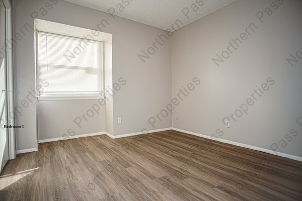 2 Bedroom Westside Apartment! w/ Water Included! in REmilitary