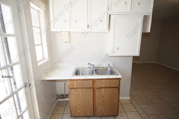 Cozy Studio Near Downtown! w/ Water Included in REmilitary